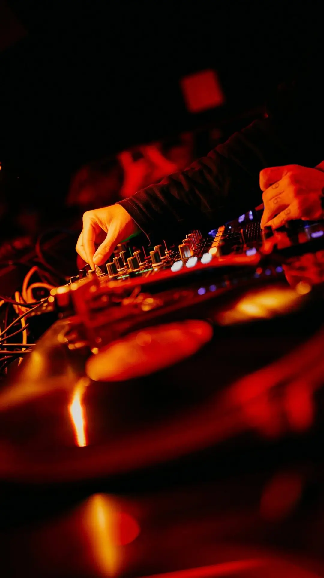 Flyer de Guss, Ale F, Kari Bazzo e Raymusique