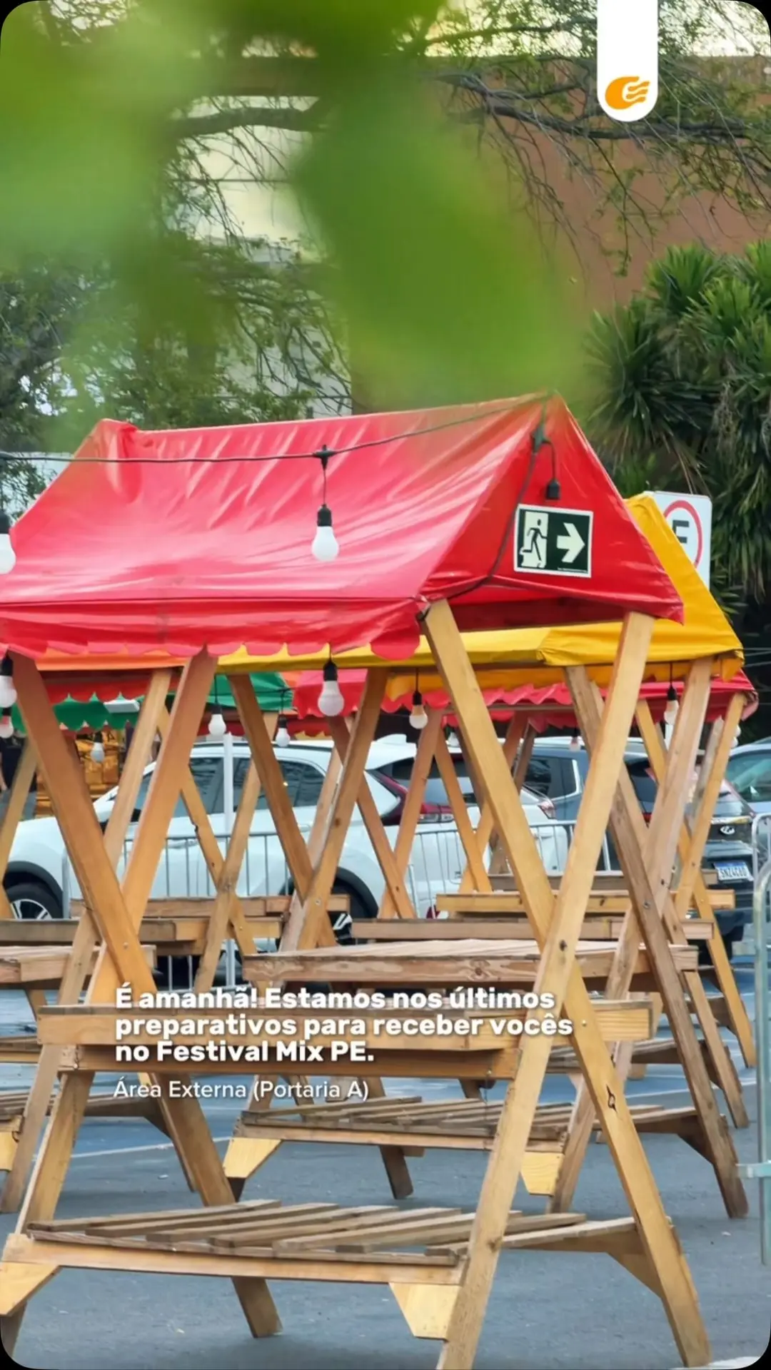 Flyer de Grupo Sassarico e Chama no Zap
