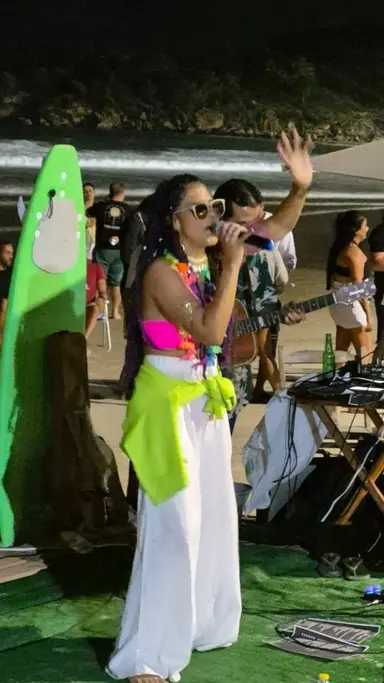 Flyer de Nay Estrada