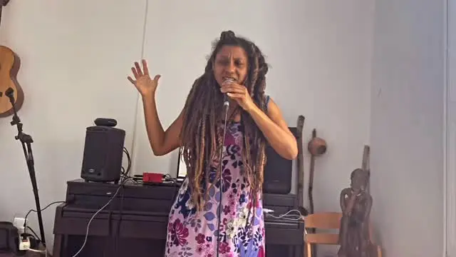 Flyer de Brunna Oliveira